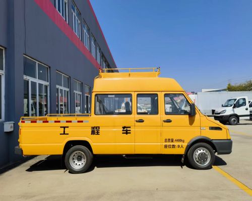 依维柯9座电力工程车