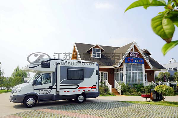 中意SZY5045XLJN2欧胜双拓展自动挡依维柯C型房车