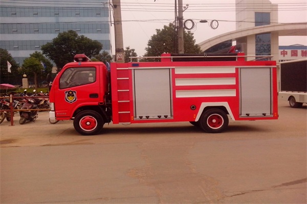消防指挥车