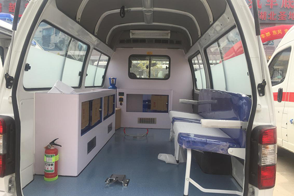 依维柯救护车